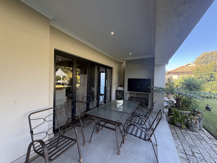 5 Bedroom Property for Sale in The Islands Estates North West